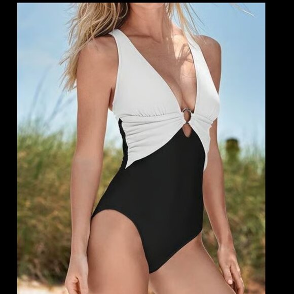 Size women's 10 Venus crisscross one-piece swimsuit in black and white, swimwear - Picture 1 of 7
